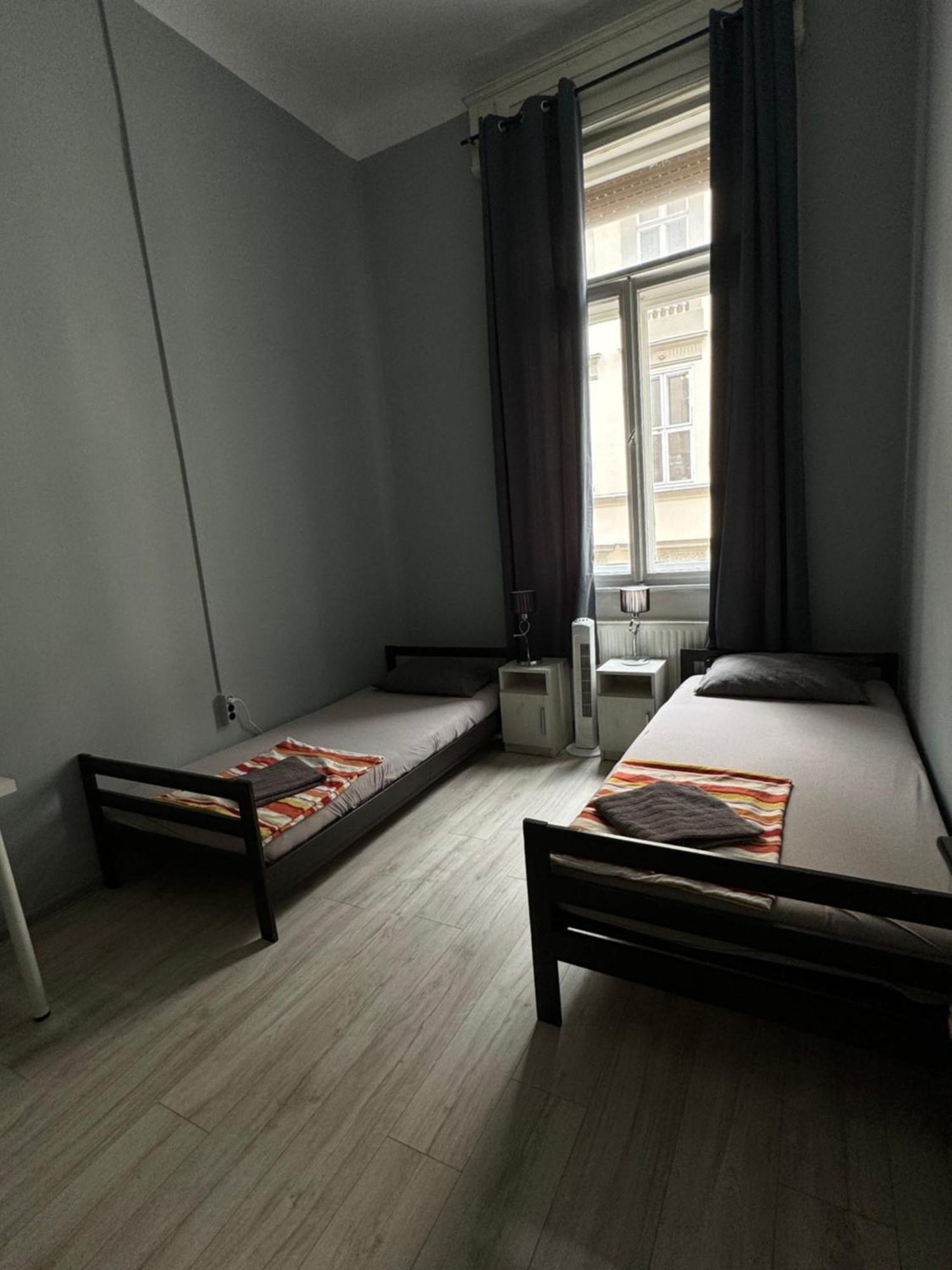 Boomerang Hostel บูดาเปสต์ ภายนอก รูปภาพ