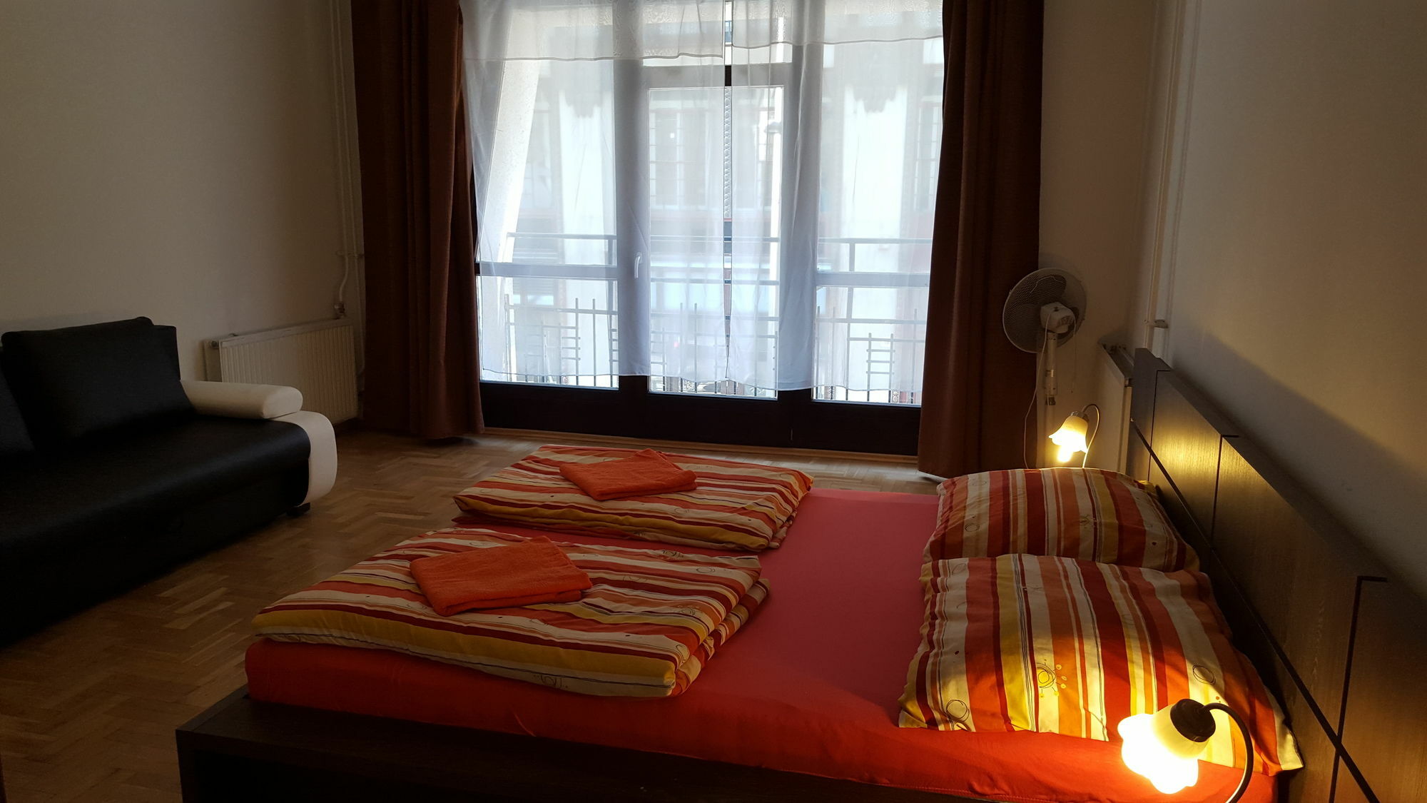 Boomerang Hostel บูดาเปสต์ ภายนอก รูปภาพ